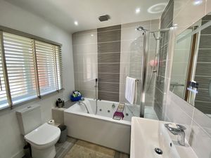 Family Bathroom/WC- click for photo gallery